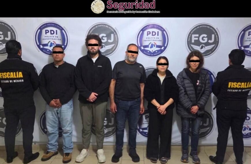 DETIENEN EN METEPEC A EXFUNCIONARIO DE MICHOACÁN Y SU FAMILIA, ACUSADOS DE EXTORSIONAR CON VOCES CLONADAS POR IA